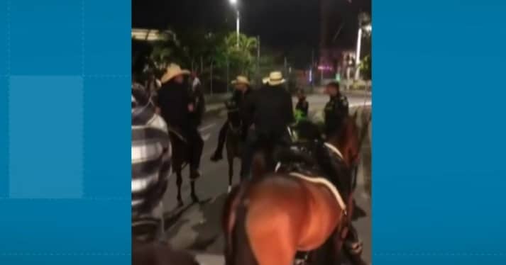 Polémica por cabalgata no autorizada durante la noche de las velitas en Envigado 