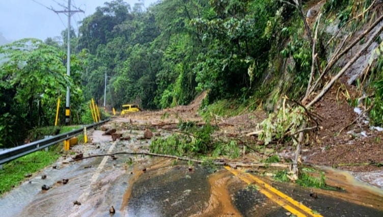 Por un deslizamiento permanece cerrada la vía hacia el Urabá