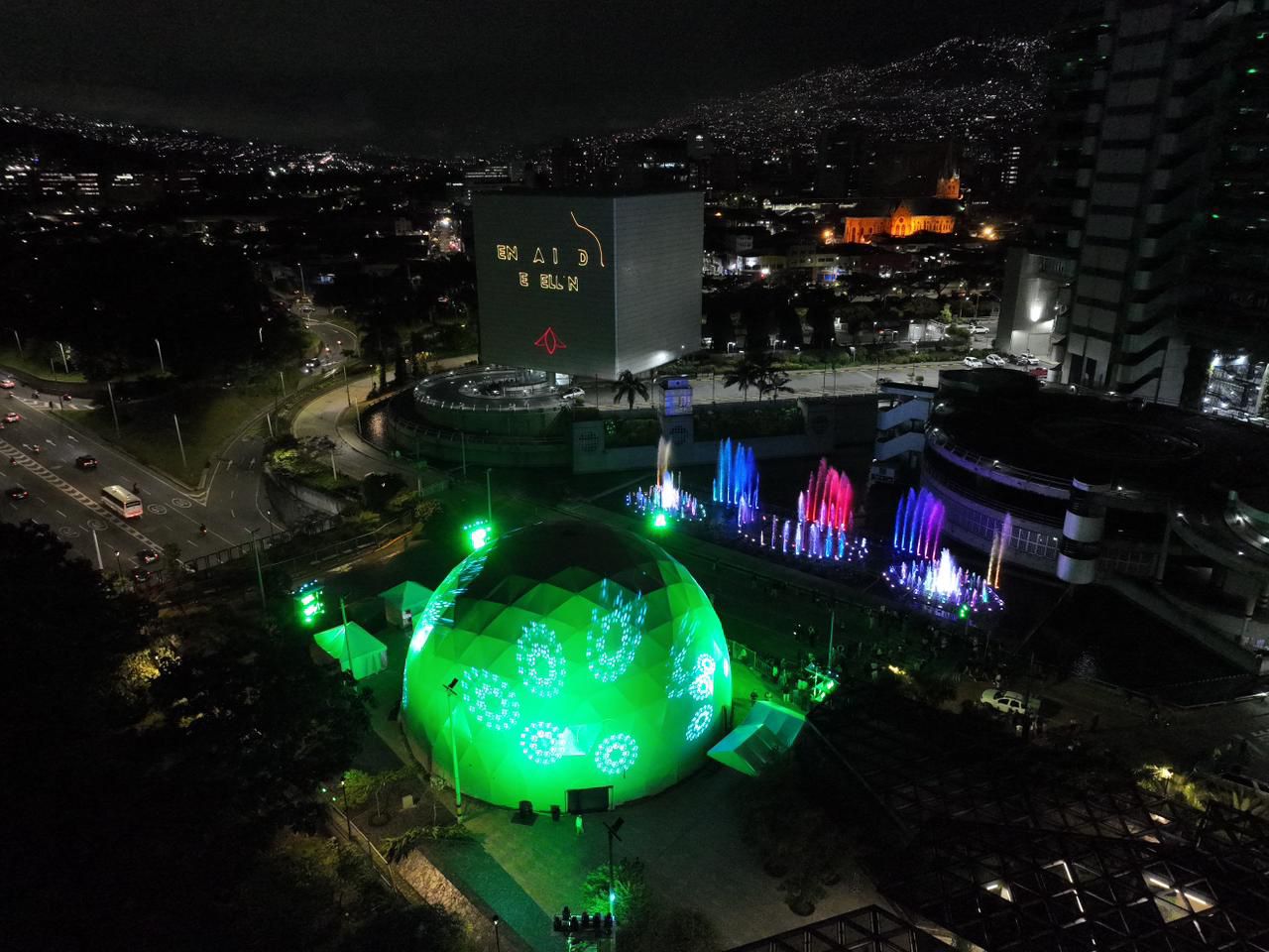 ¿Ya lo conoce? Así es el increíble Domo de Navidad que instalaron en Parques del Río