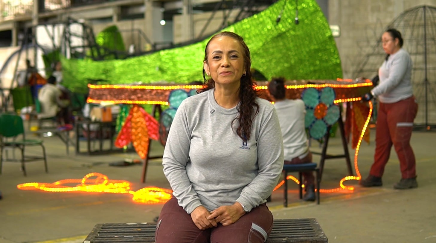 Claudia, la artesana que llena de vida los alumbrados de Medellín