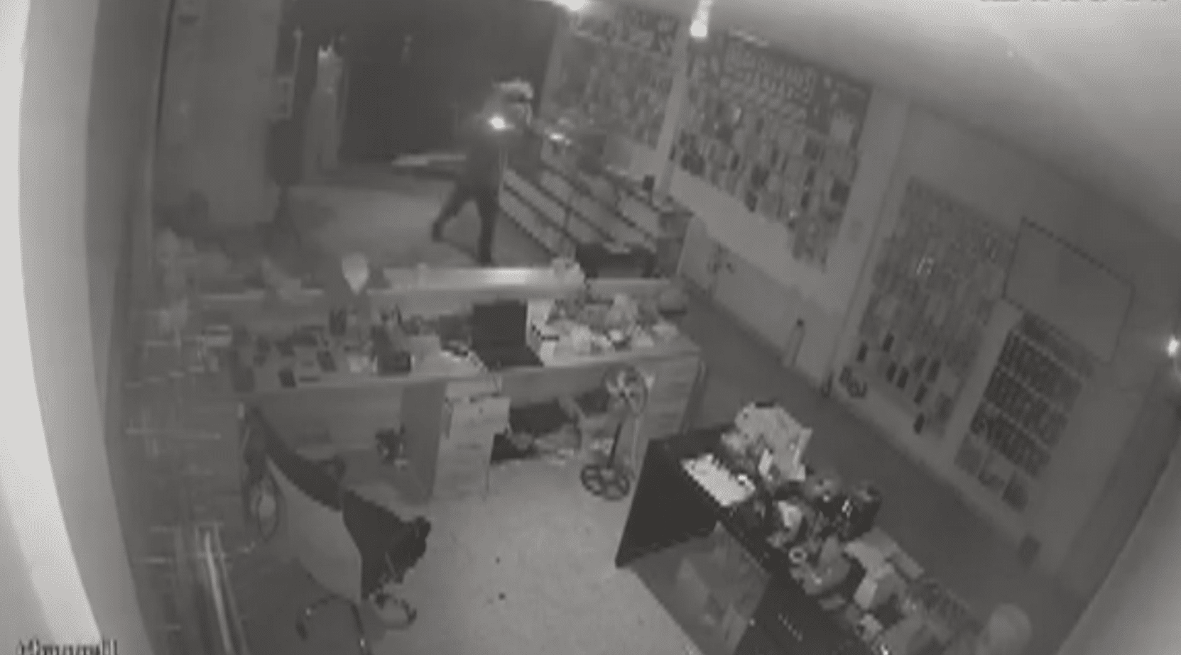 Robo millonario en almacén de celulares en San Luis