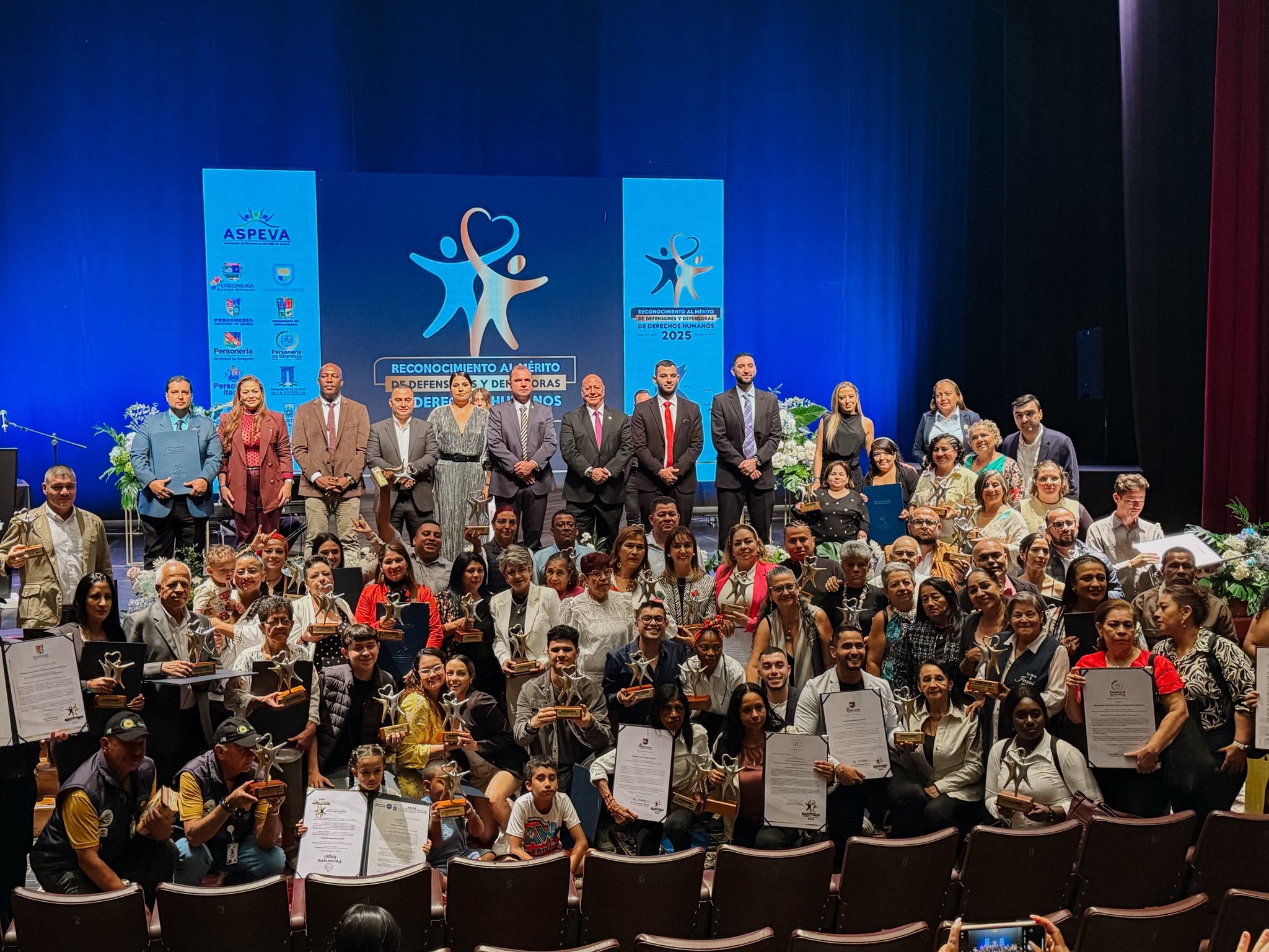 Personería de Medellín entregó reconocimiento a defensores de derechos humanos