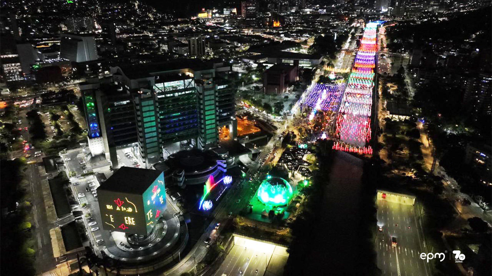 El orgullo de Medellín se refleja en sus tradicionales alumbrados navideños