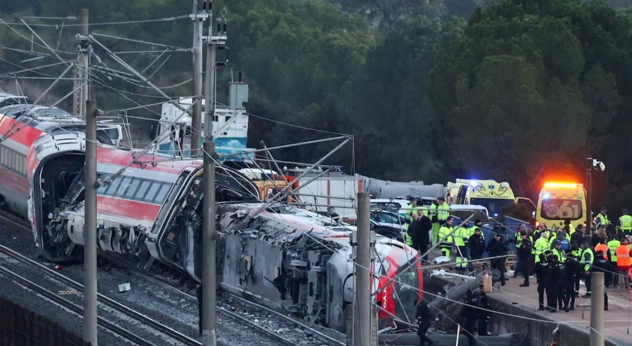 Choque de trenes en España deja 39 muertos