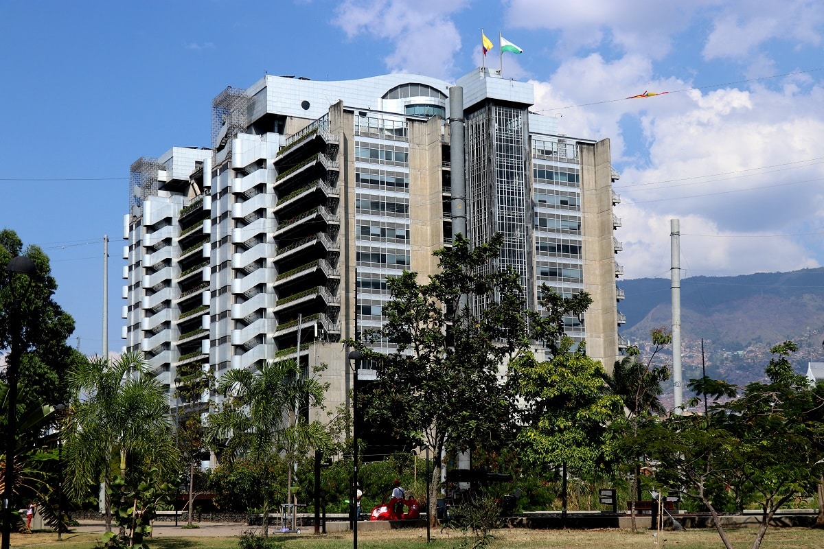 ¿En qué se invertirán los recursos de la venta de las acciones de Tigo-UNE?