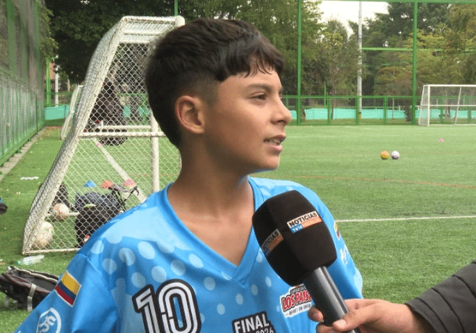 El '10' de Academia que se recuperó de una ruptura de ligamento y juega el Babyfútbol