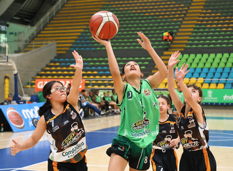 El Babybaloncesto completa 20 ediciones de jugarse en el Iván de Bedout