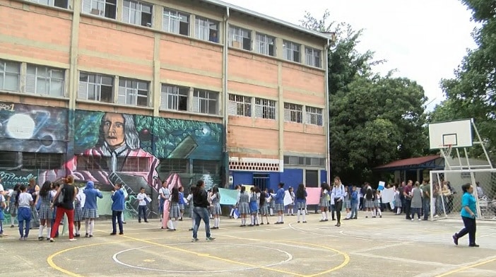 En colegios de Medellín hay 300.000 cupos