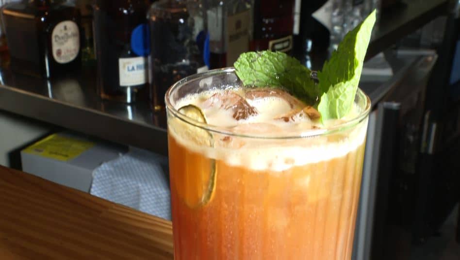 Este es el cóctel que tomó Bad Bunny y su equipo en restaurante en El Poblado