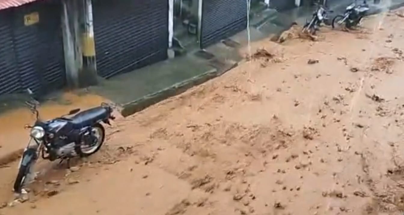 Fuertes lluvias dejan desastres en Las Golondrinas y El Faro 