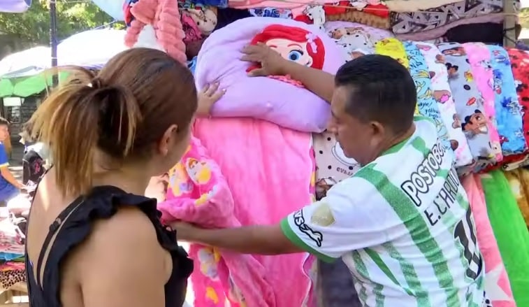 Incrementan las ventas de cobijas en el centro de Medellín 