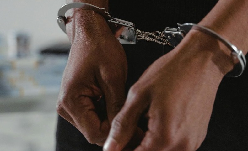 Lo enviaron a la cárcel tras ser señalado de asesinar a su primo mientras dormía