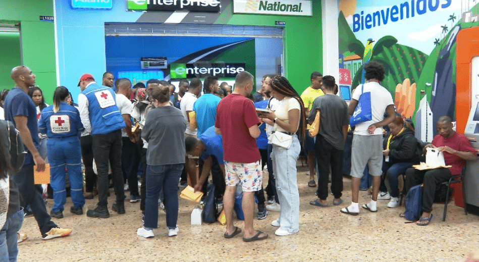 Más de 100 colombianos llegaron deportados de Panamá al aeropuerto de Rionegro