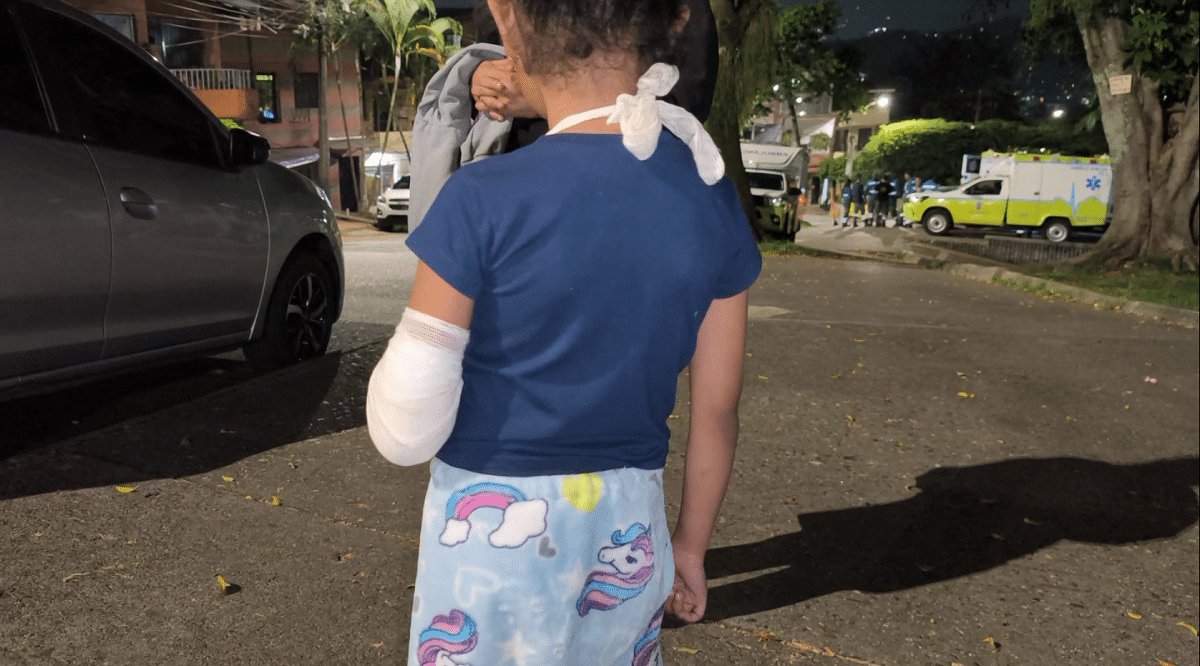 Mujer recorrió cinco hospitales con su hija con una fractura en la mano buscando atención