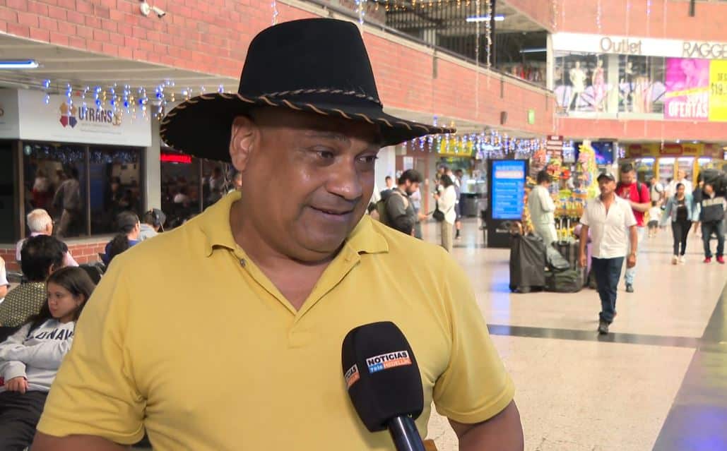 Pasó siete años sin ver a familia y viajará cerca de 30 horas en bus para volver a verlos