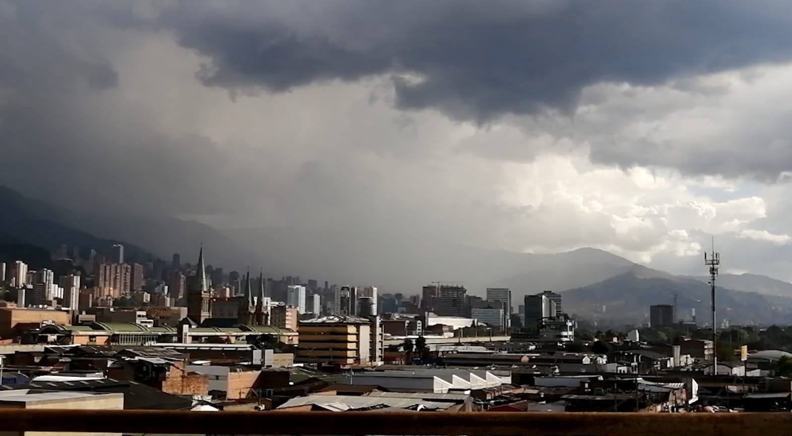 Pese a la llegada de enero, ¿por qué sigue lloviendo en el Valle de Aburrá?