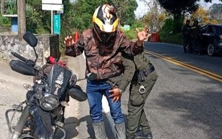 Polémica por hombre que se opuso a una requisa policial y recibió un disparo