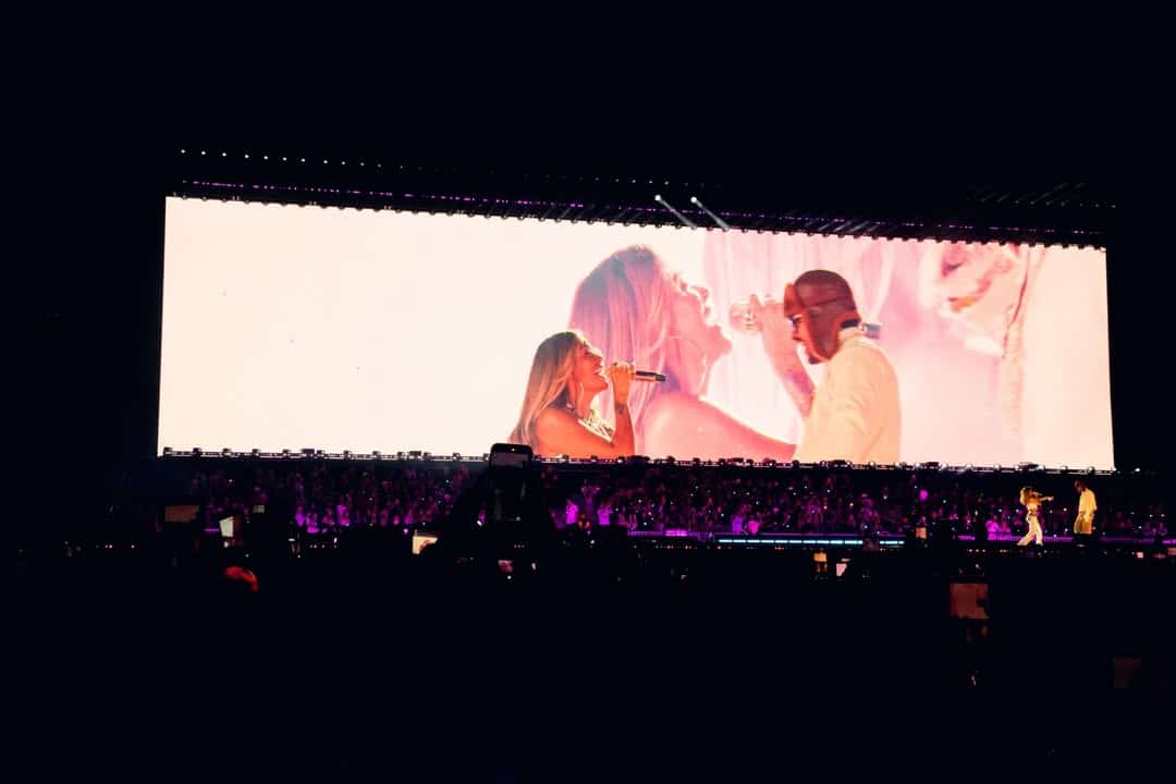 Cierre con broche de oro de Bad Bunny en Medellín, la sorpresa de la noche: Karol G