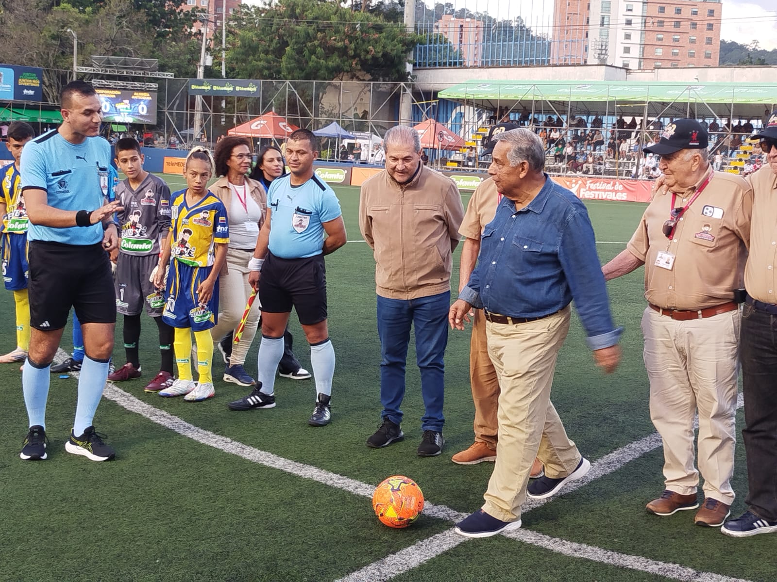 Saque de honor y homenaje para un emblemático periodista y narrador