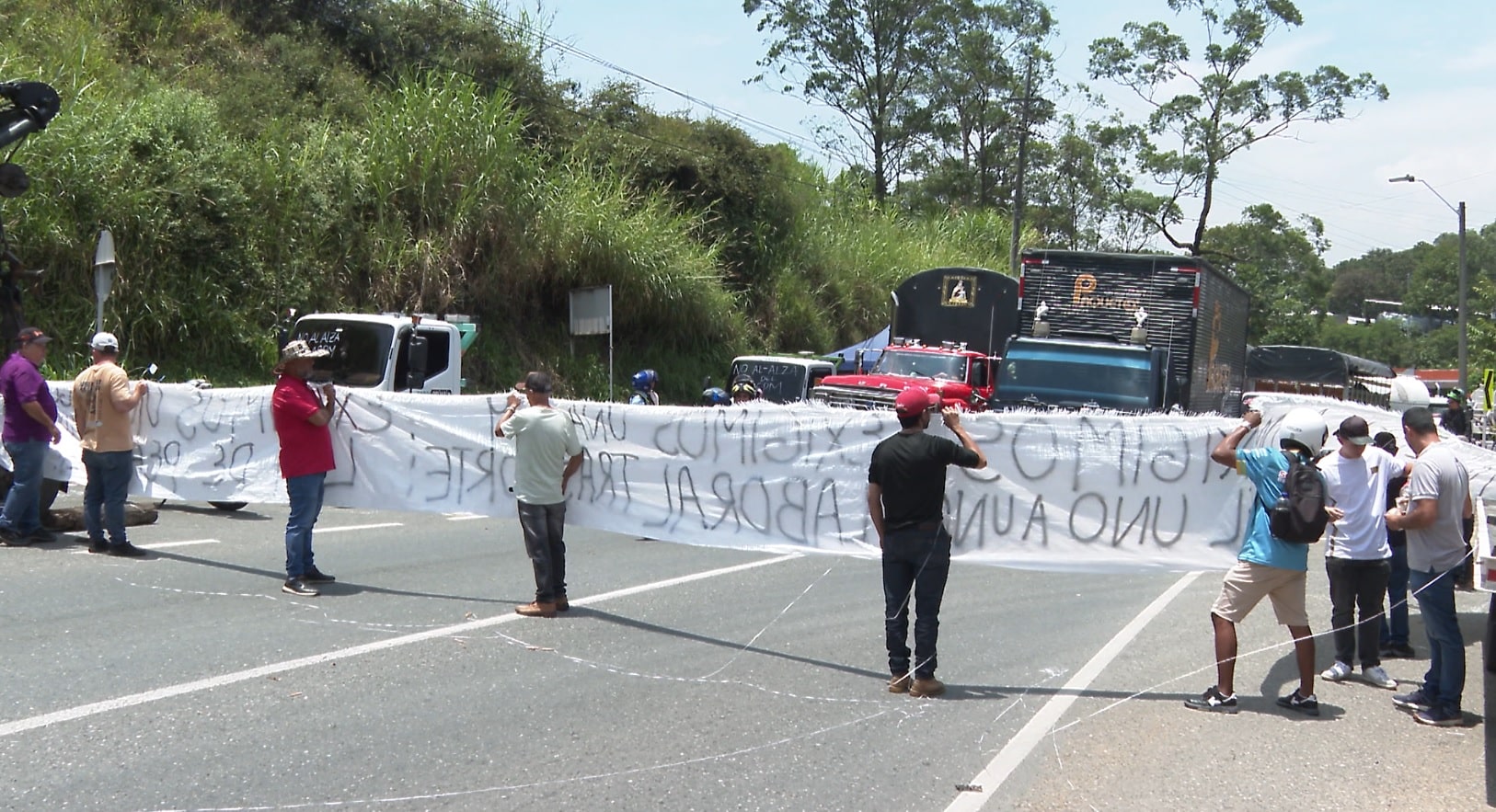 Transportadores en Antioquia estudian la posibilidad de salir a paro