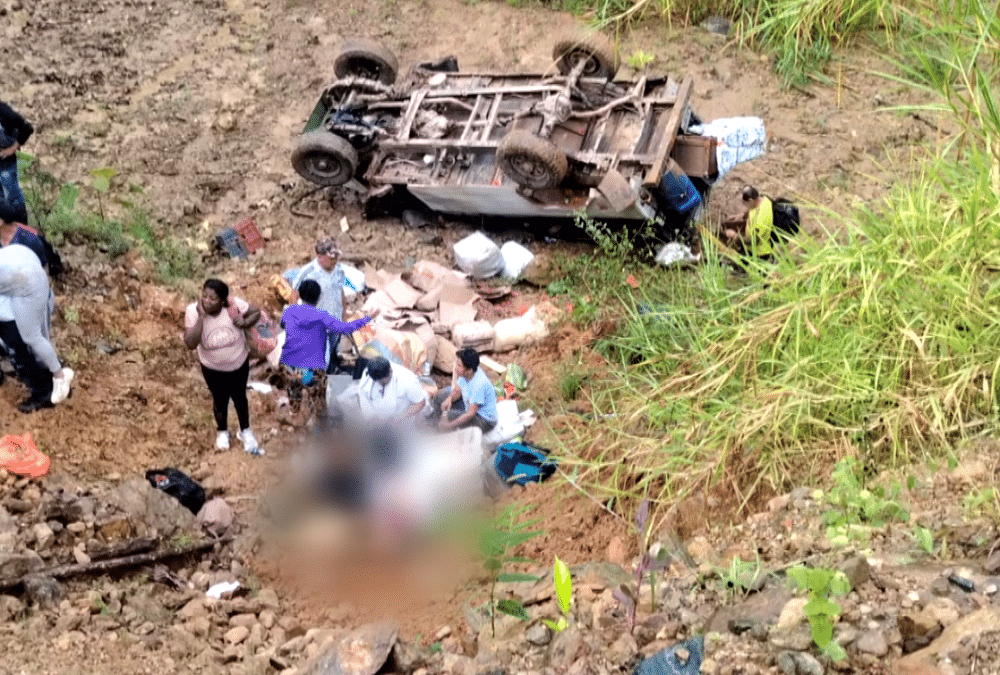 Aparatoso accidente en Amalfi deja una persona muerta y varios heridos