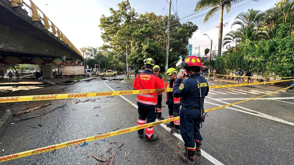 Fuerte aguacero en Medellín genera más de 250 llamadas de emergencia