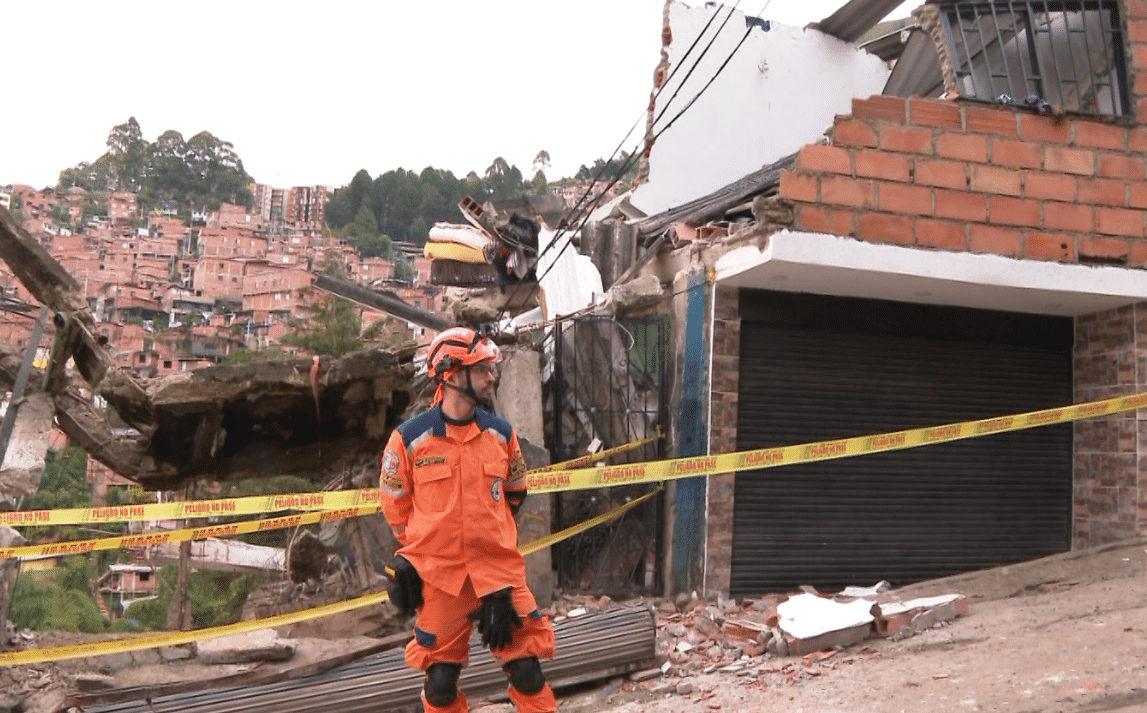 Colapso de local comercial en Manrique deja a varios afectados