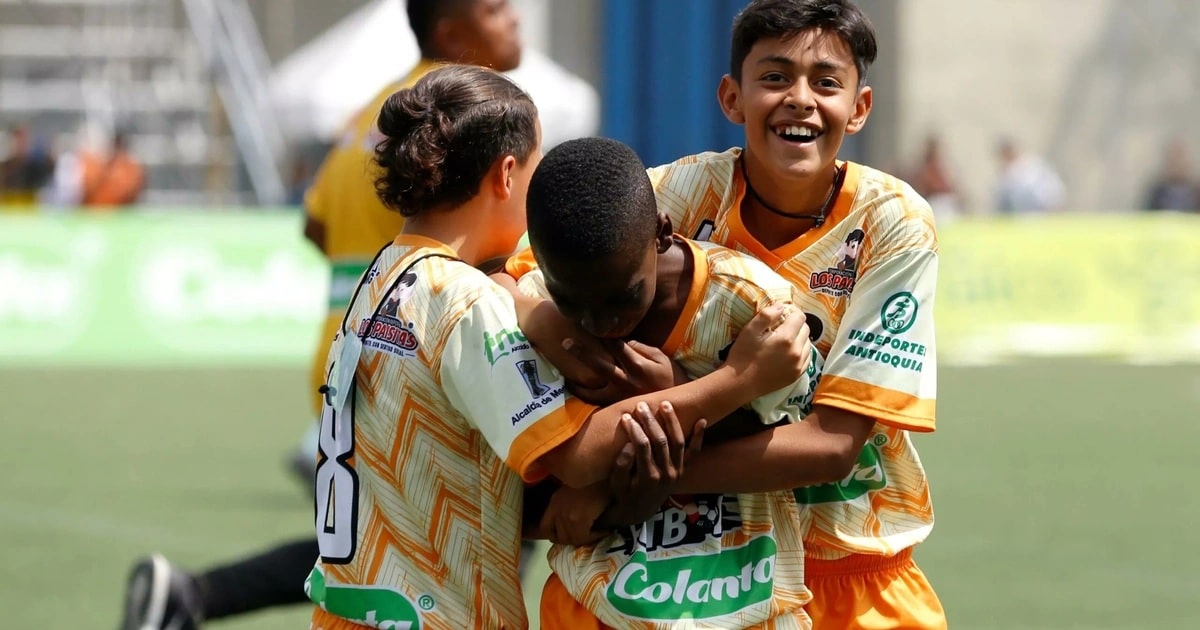 Acompañar en la derrota también forma campeones: la lección de Juan José Peláez