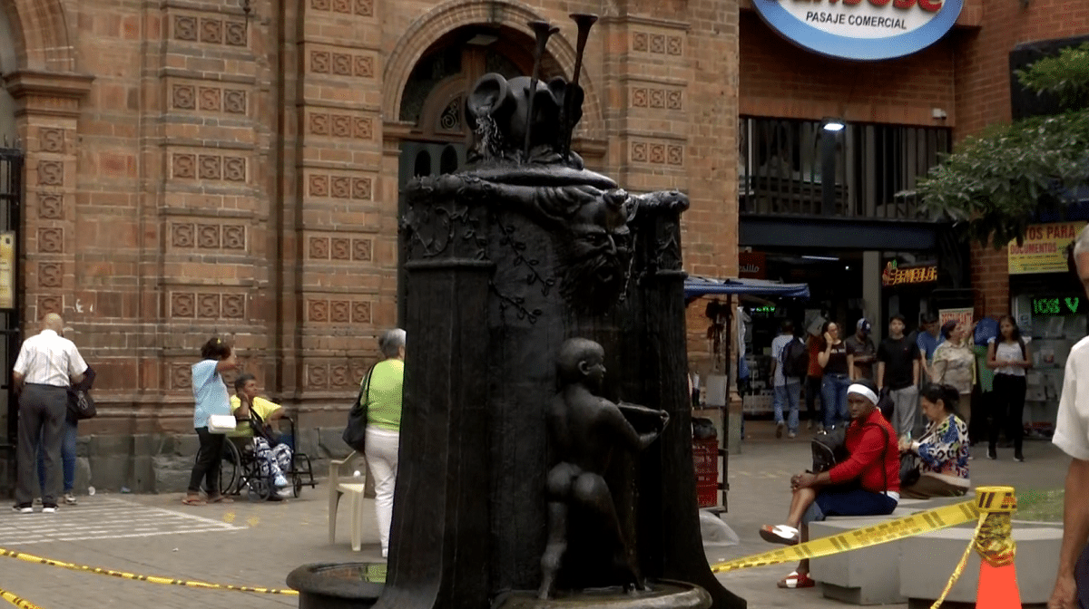 Tras 8 años volvió a encenderse la fuente de San José en el centro de Medellín