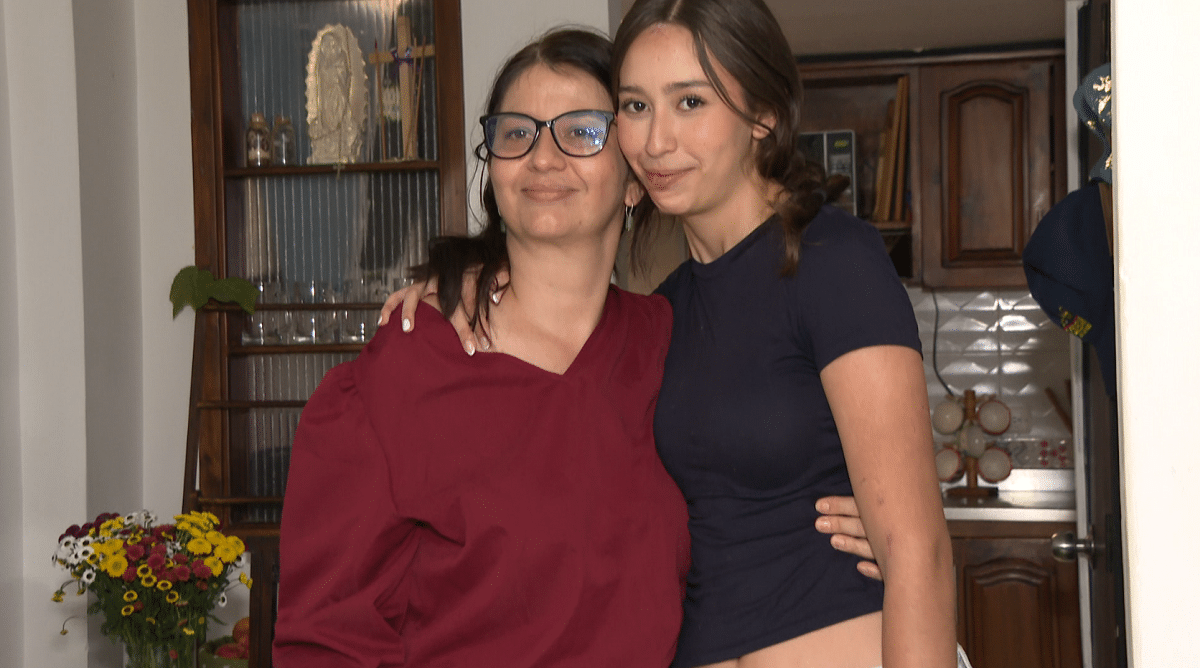 Luego de 25 días hospitalizada, sobreviviente del accidente del Liceo Antioqueño regresó a casa