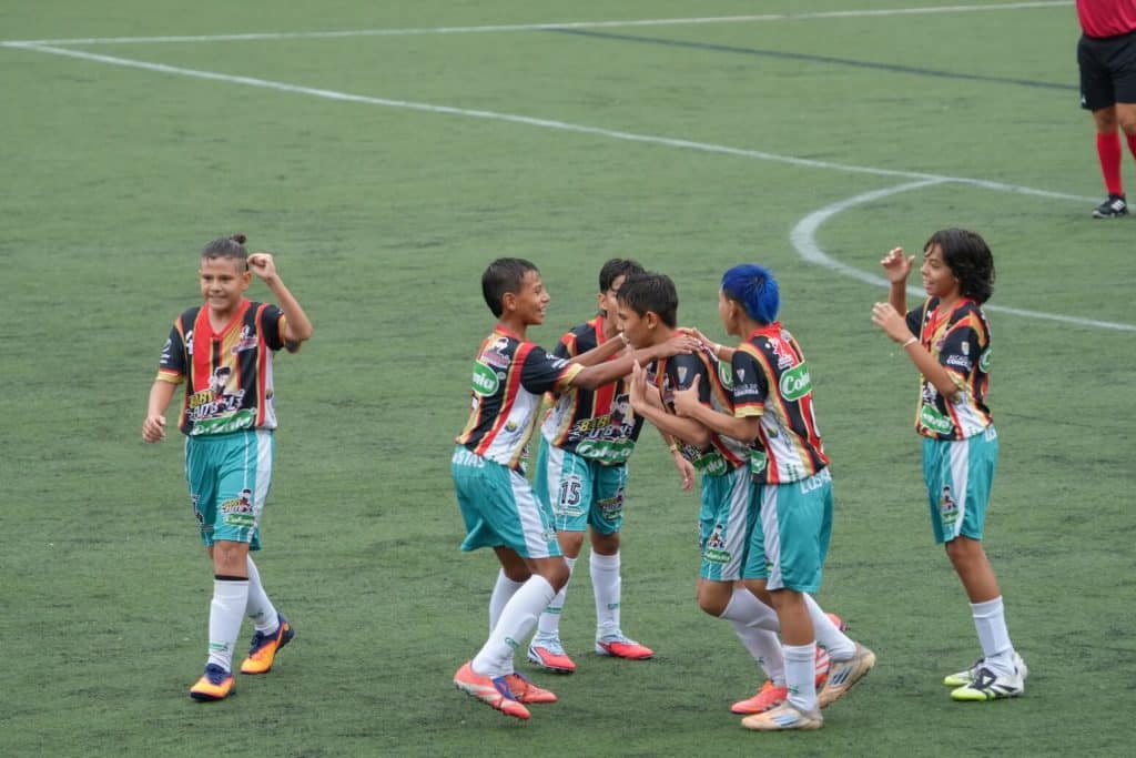 Ganar sin perder la cabeza: así se vive una victoria con humildad en el Babyfútbol