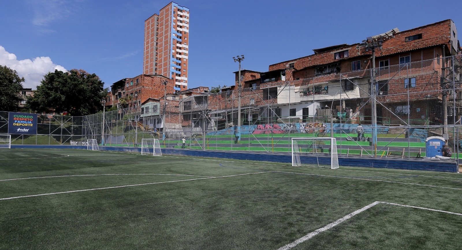 Transformación de la cancha La Mansión en Medellín