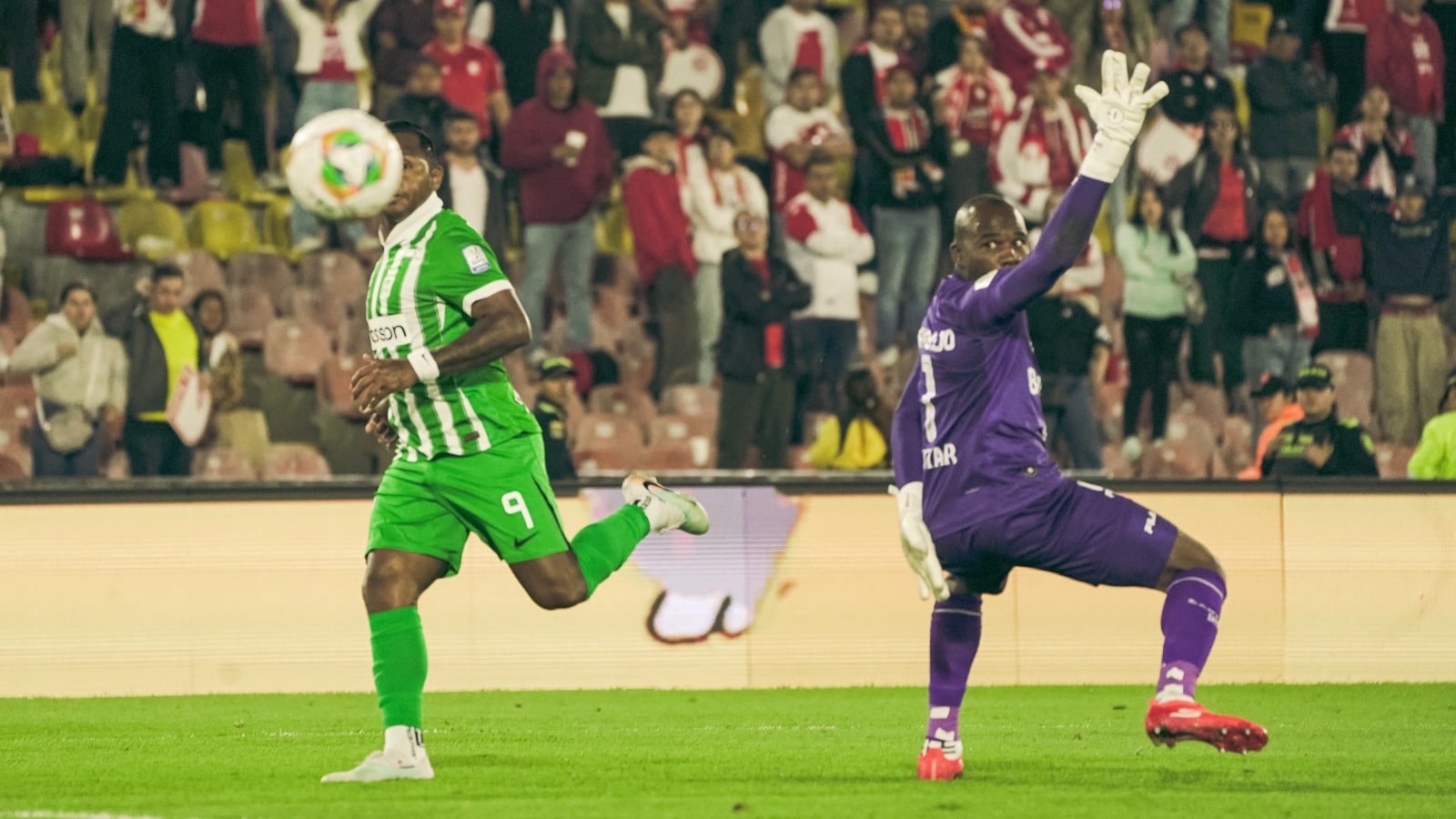 Polémica arbitral en el triunfo de Atlético Nacional sobre Santa Fe