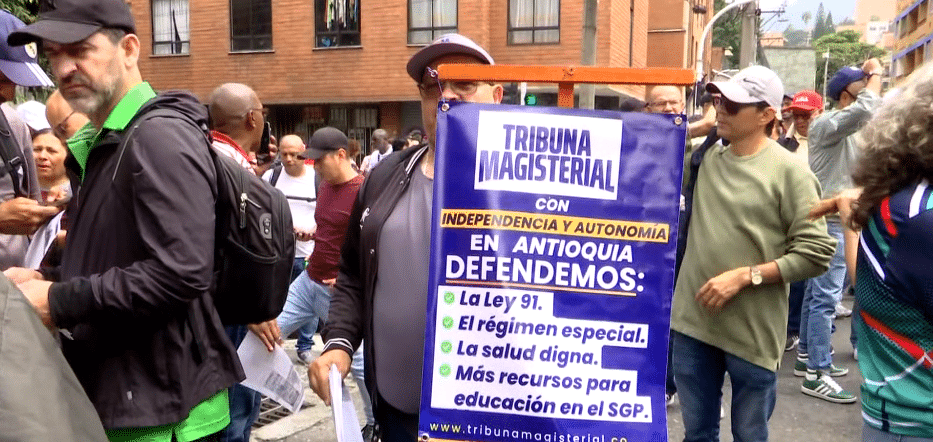 Docentes de instituciones públicas en paro para exigir soluciones en el servicio de salud