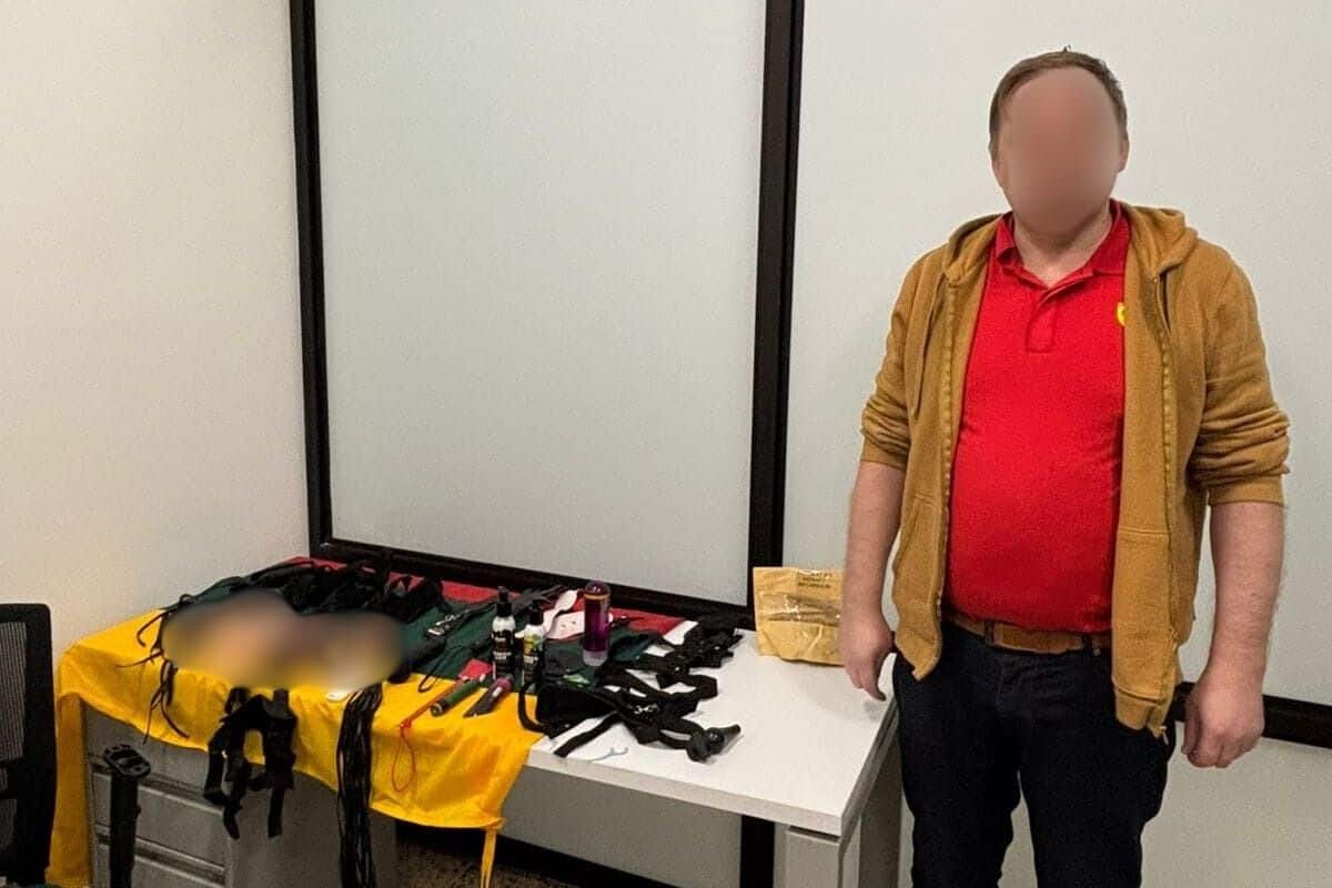 Ciudadano lituano inadmitido en Colombia con más de 50 artículos sexuales