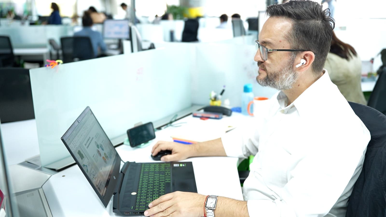 Ruta N ofrece programa a personas mayores de 45 años para aprender habilidades digitales