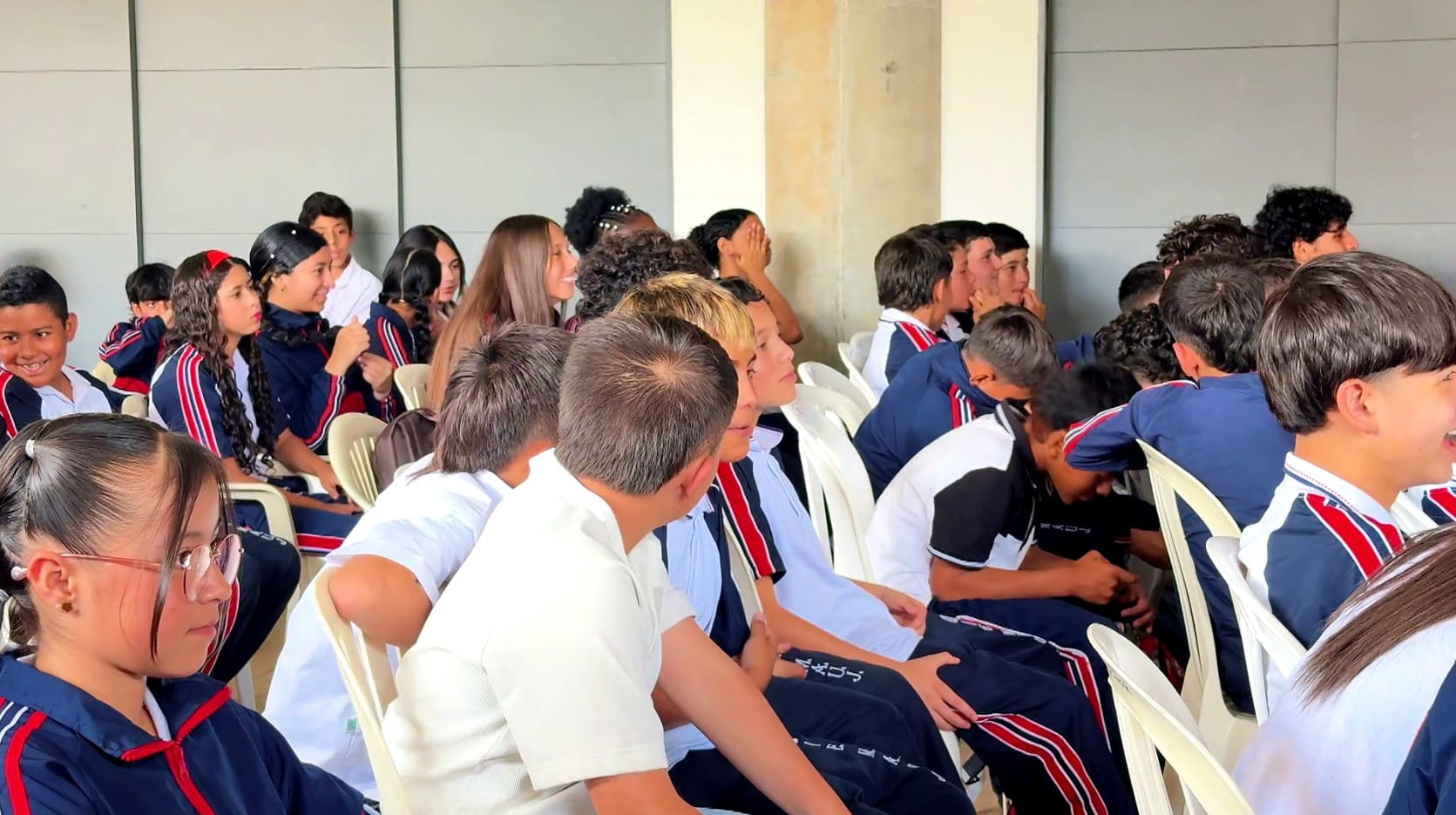 Prohibición del uso de celulares en colegios de La Ceja