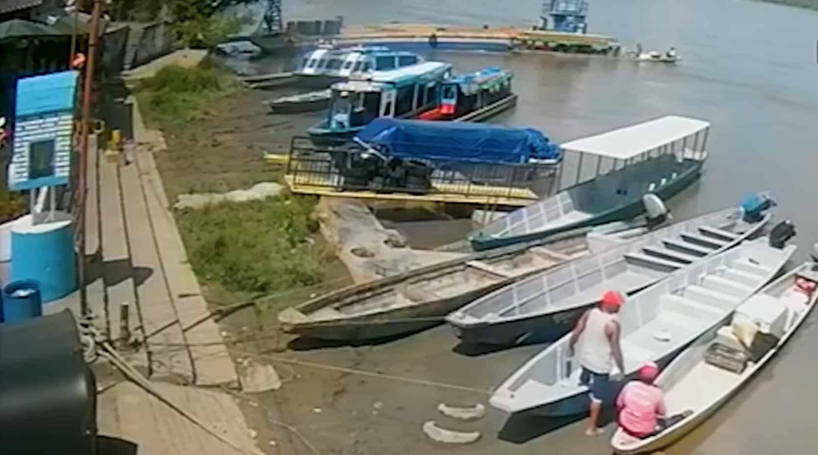 Lancha con 9 pasajeros naufragó en Puerto Berrío, hay una persona desaparecida