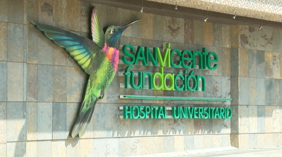 Policías heridos en cruce de disparos en Manrique permanecen en un hospital