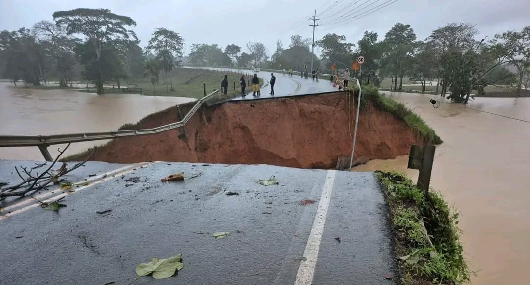 Se desplomó el puente que conecta a San Juan de Urabá con Necoclí por una creciente