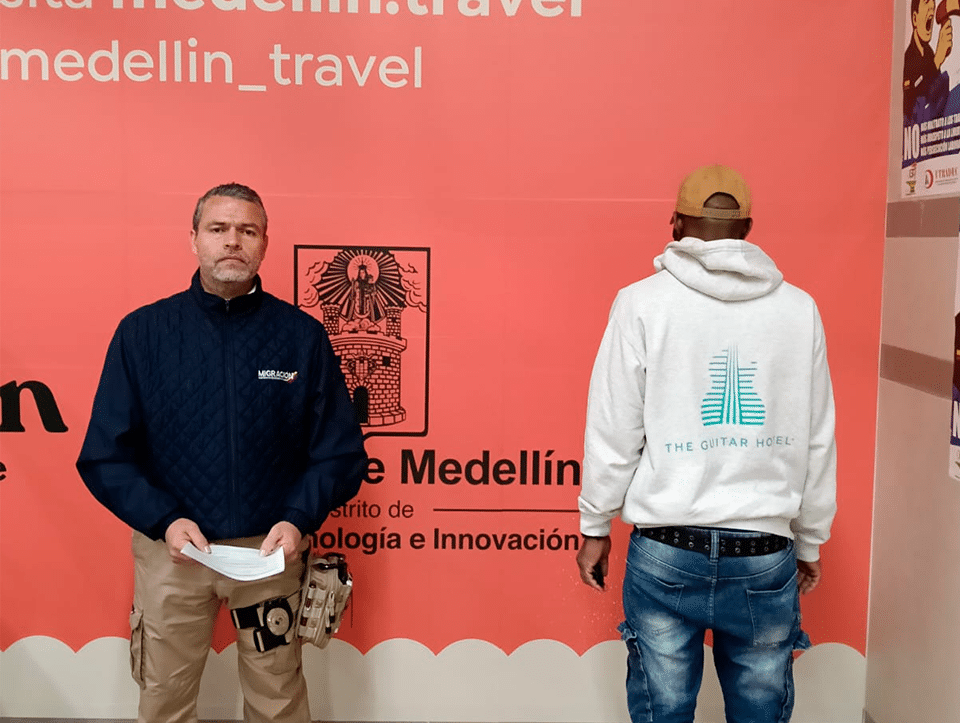Extreman medidas por extranjeros que tratarían de evitar controles migratorios en Medellín