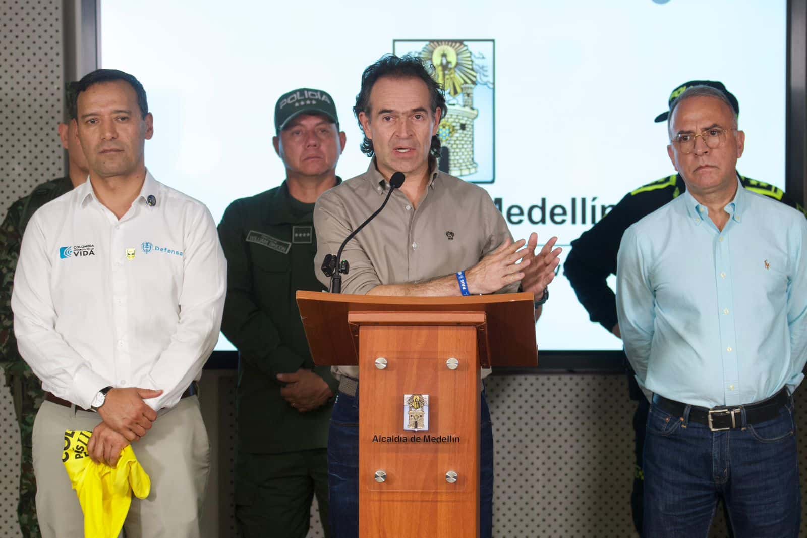 Reunión de seguridad en Medellín con el ministro de Defensa Pedro Sánchez