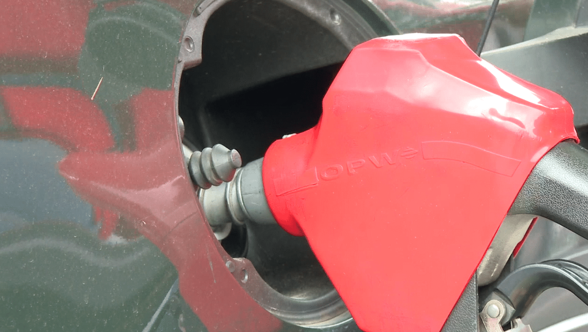 Precio de la gasolina bajó 500 pesos: así quedó el galón en Medellín