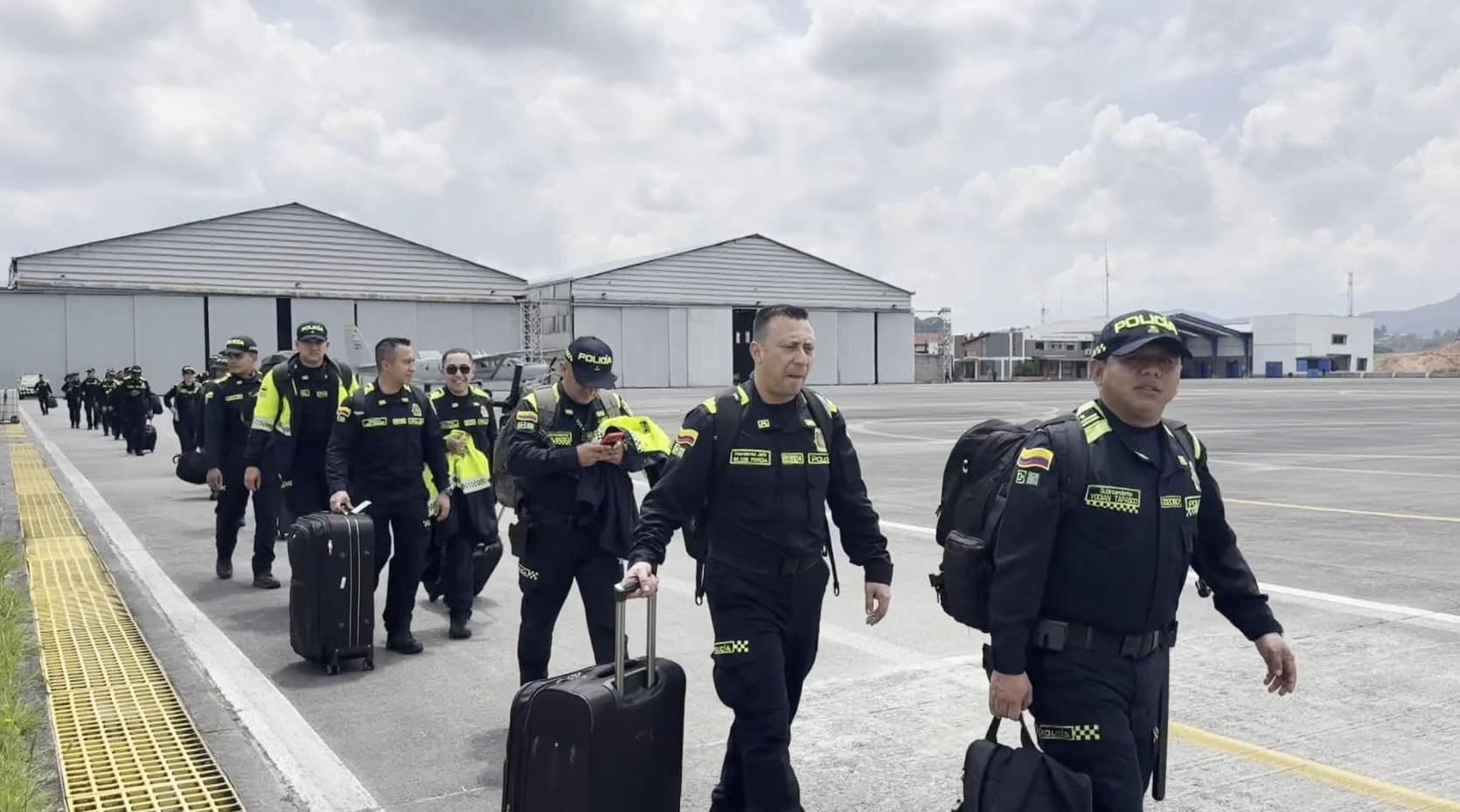 400 policías de refuerzo y más de 13 mil soldados para garantizar la jornada electoral del domingo