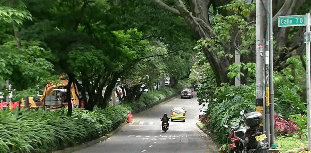 Habilitan carril occidental de la avenida El Poblado tras socavación