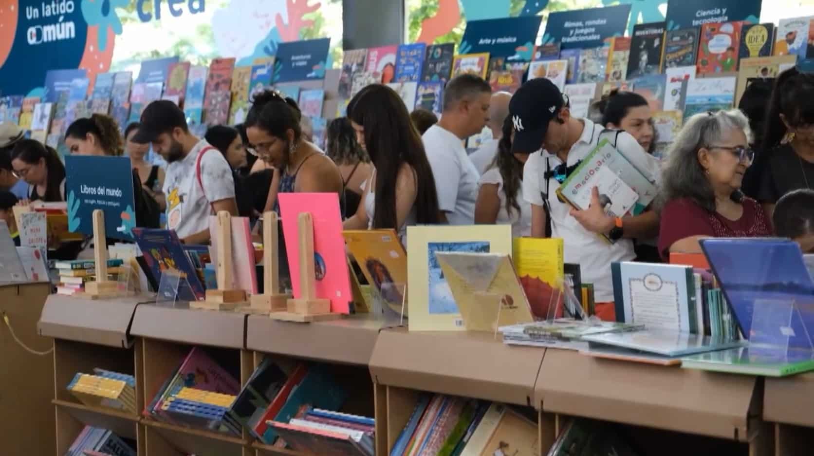 Alcalde de Medellín celebra designación de la ciudad como Capital Mundial del Libro 2027