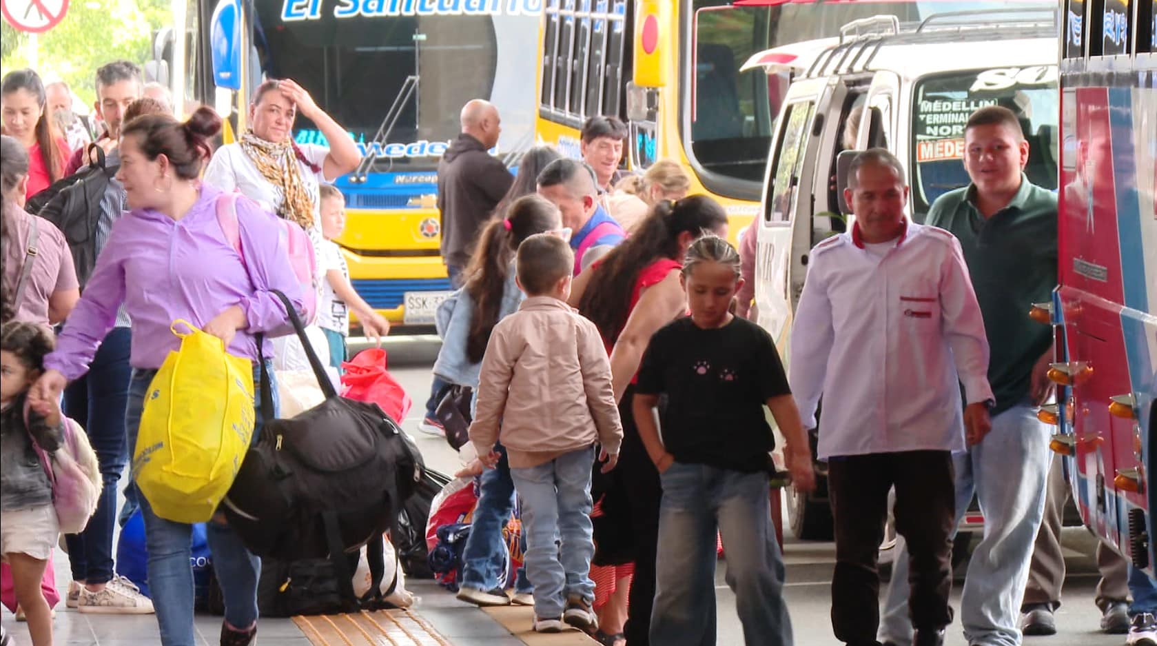 Alto flujo de viajeros obligó a contratar más de 600 vehículos adicionales en Semana Santa