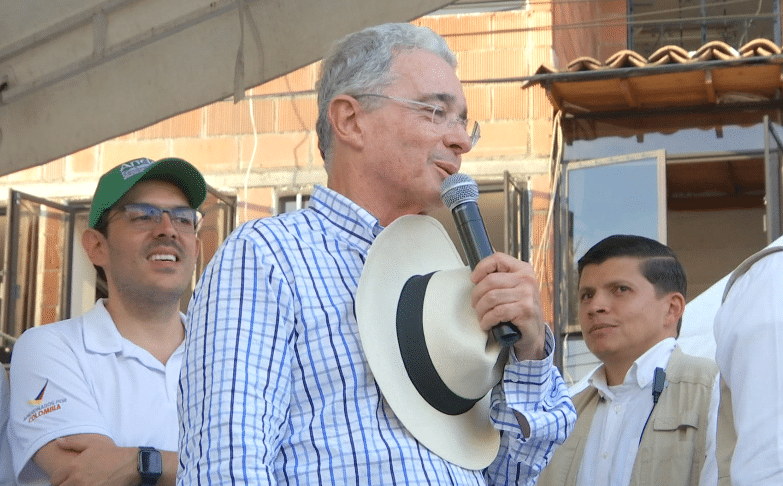 Analistas explican decisión del expresidente Uribe para ubicarse último en la lista al Senado