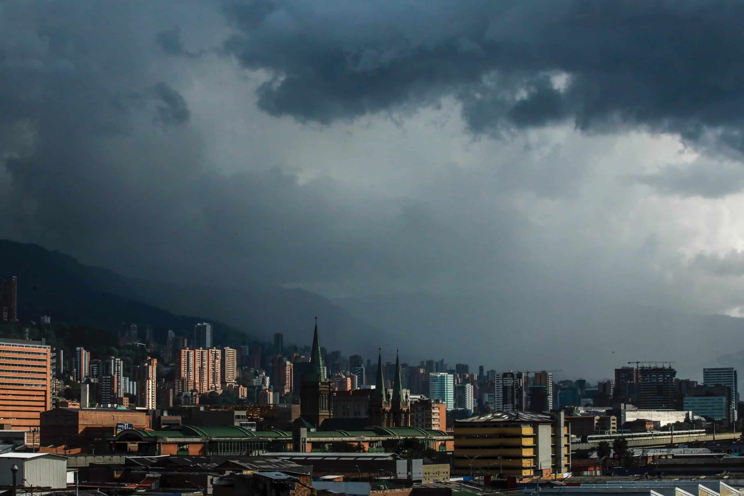 Anuncian que comenzó temporada de lluvias en Medellín y estas son algunas recomendaciones