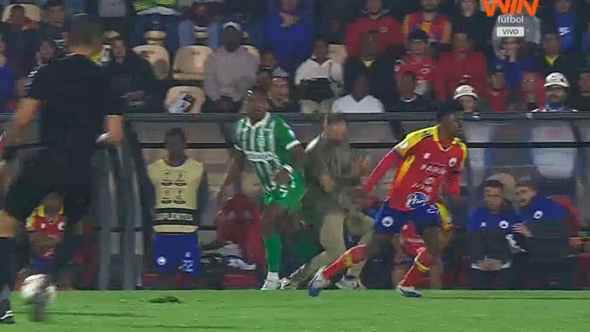 Así fue el momento en que Jonathan Risueño, técnico del Pasto, simuló una agresión de Alfredo Morelos